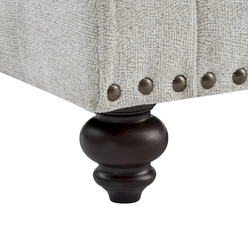 37.2 Fauteuil d'appoint en chenille clouté