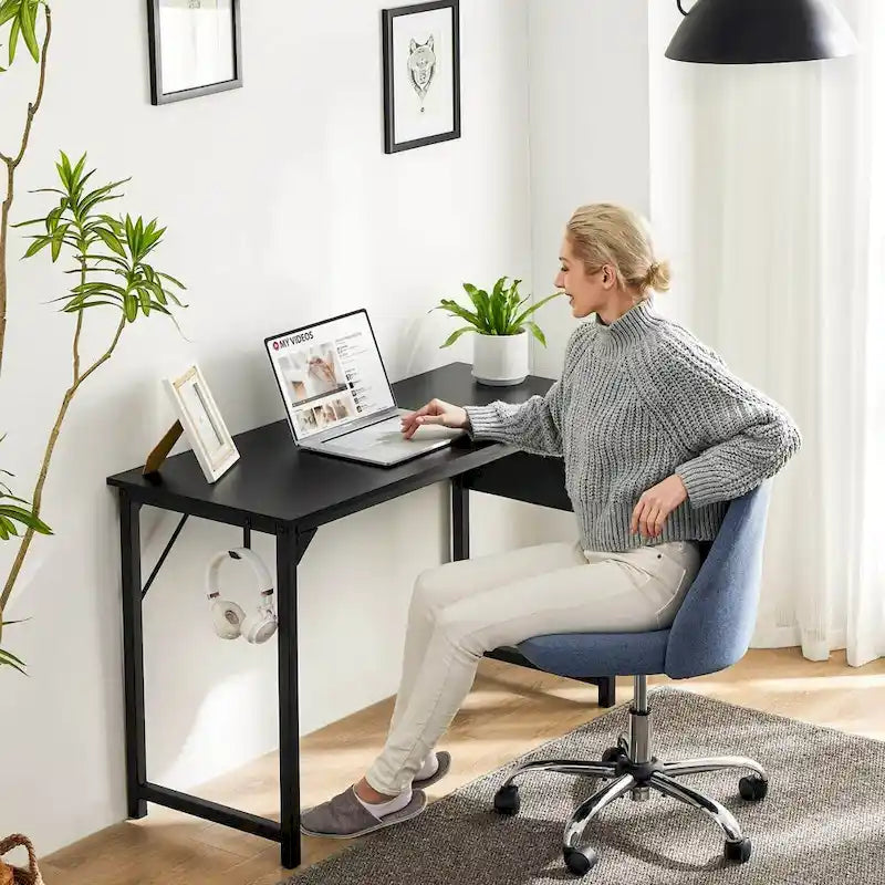 Bureau d'ordinateur moderne avec sac de rangement et support pour casque pour chambres à coucher, coins bureau ou petits bureaux à domicile