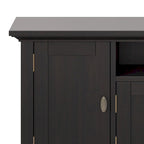 Meuble TV transitionnel en BOIS MASSIF Mansfield de 72 pouces de large pour téléviseurs jusqu'à 80 pouces - 72 L x 16,5 P x 26 H