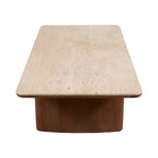 Table basse élégante en acacia et travertin pour un intérieur moderne