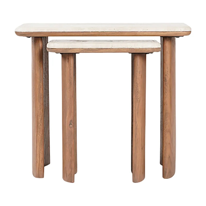 Table basse élégante en acacia et travertin pour un intérieur moderne