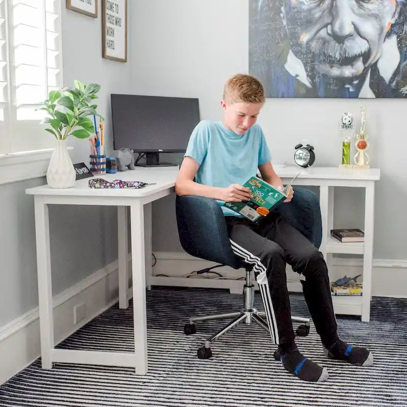 Bureau d'angle avec étagères