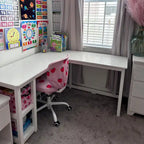 Bureau d'angle avec étagères