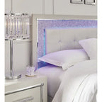 Tête de lit capitonnée Signature Design by Ashley Zyniden Silver avec 2 tables de chevet