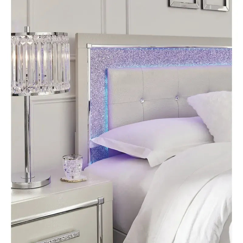 Tête de lit capitonnée Signature Design by Ashley Zyniden Silver avec 2 tables de chevet