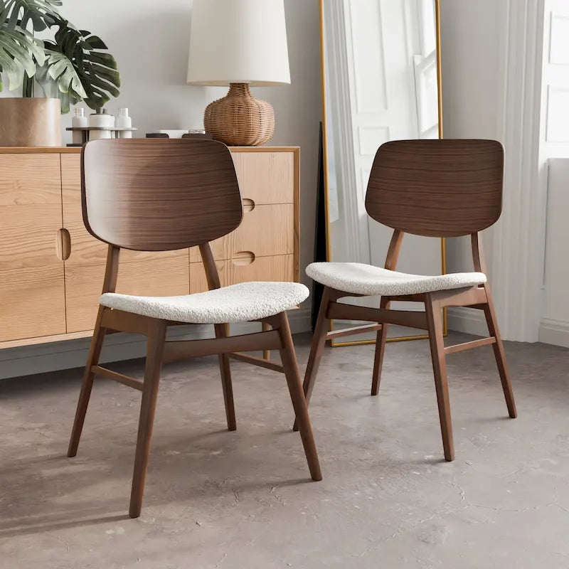 Beau | Lot de 2 chaises de salle à manger en noyer de style milieu de siècle avec assises en tissu bouclé